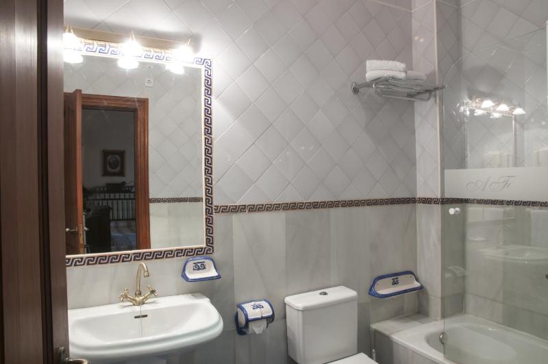 Superior Twin Room image 2