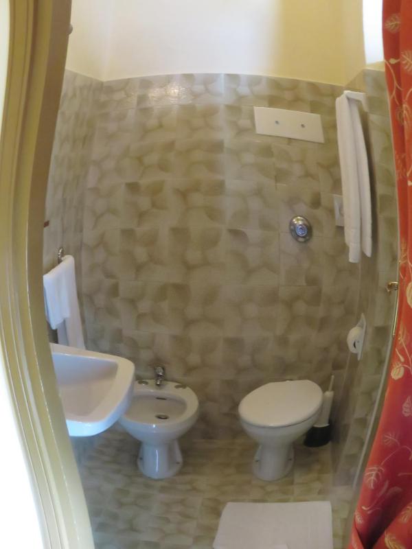 Basic Single Room image 3