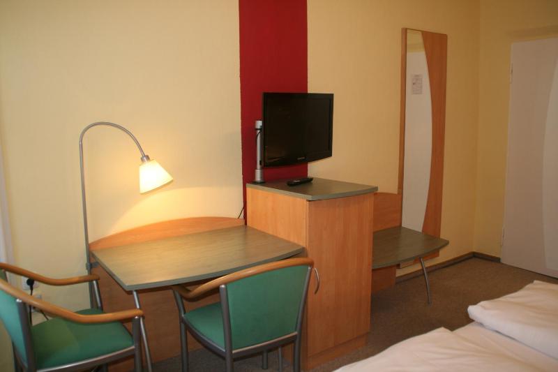 Double Room with Shared Toilet image 3
