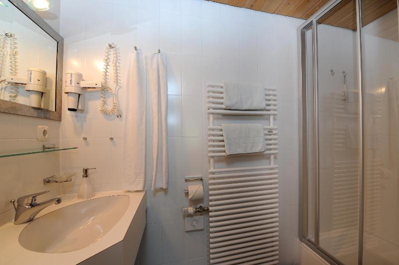 Double Room with Balcony image 3