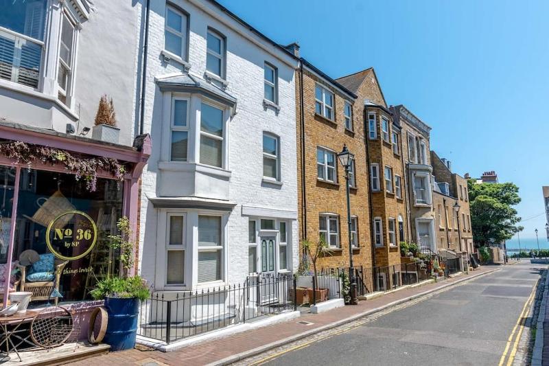 Elegant Family Townhouse-Conservation Area-Garden Images