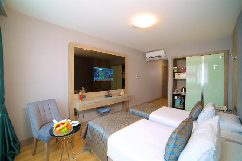 Superior Double or Twin Room image 3