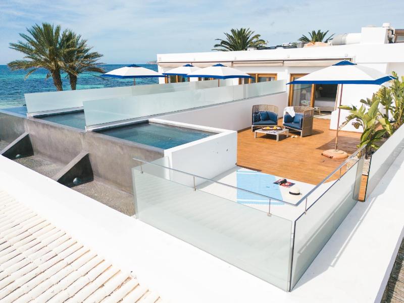 Deluxe Double Room with Sea View image 1