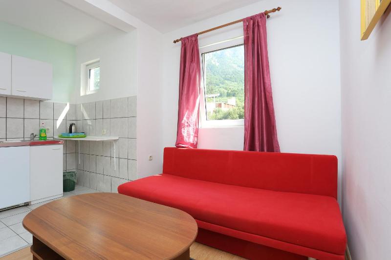 One-Bedroom Apartment with Terrace and Sea View image 3