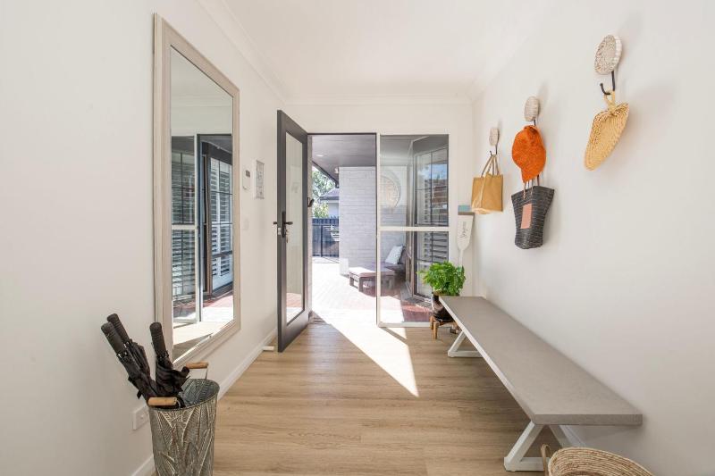 Seagrass Pet Friendly 10 Mins Walk to Beach - image 25