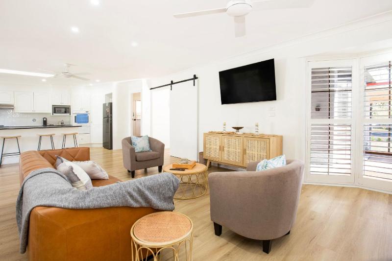 Seagrass Pet Friendly 10 Mins Walk to Beach - image 2