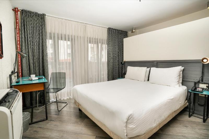 Deluxe Double Room image 3