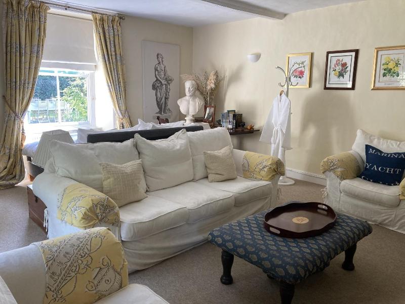 Triple Room with Private Bathroom image 3