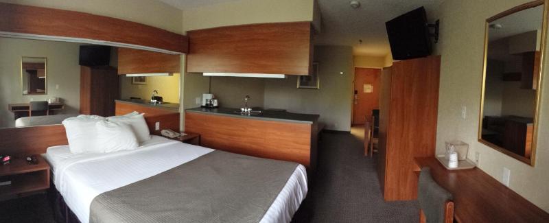 Queen Studio Suite - Disability Access/Non-Smoking image 4