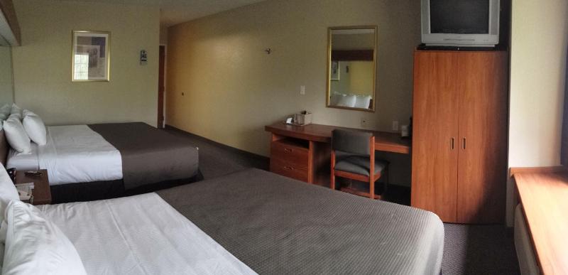 Deluxe Queen Room - Disability Access/Non-Smoking image 3