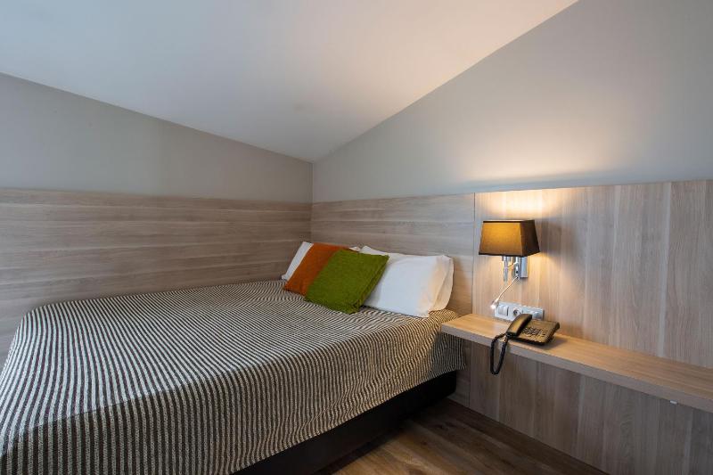 Double or Twin Room image 3