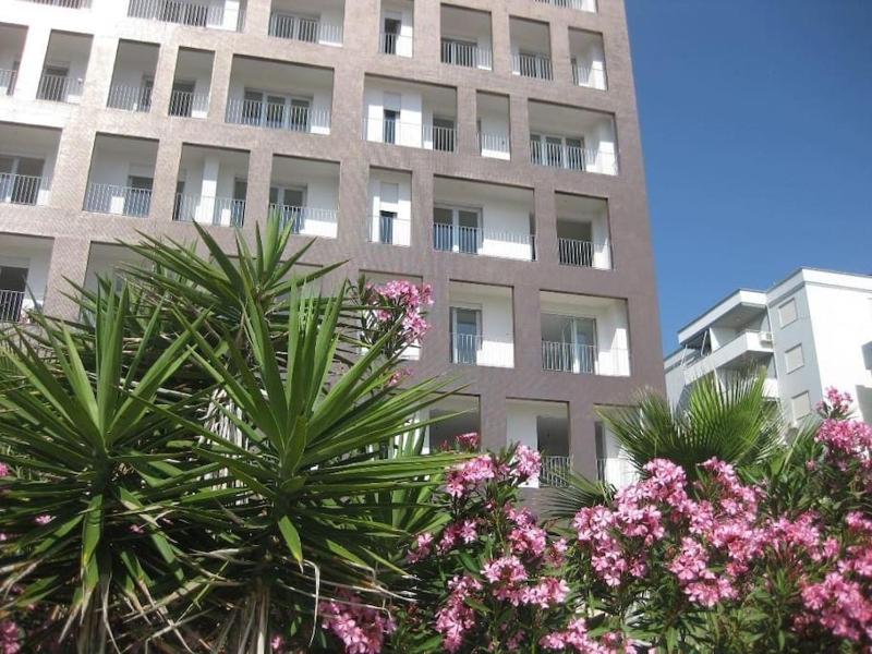 Merville_Beachfront Apartment - image 6