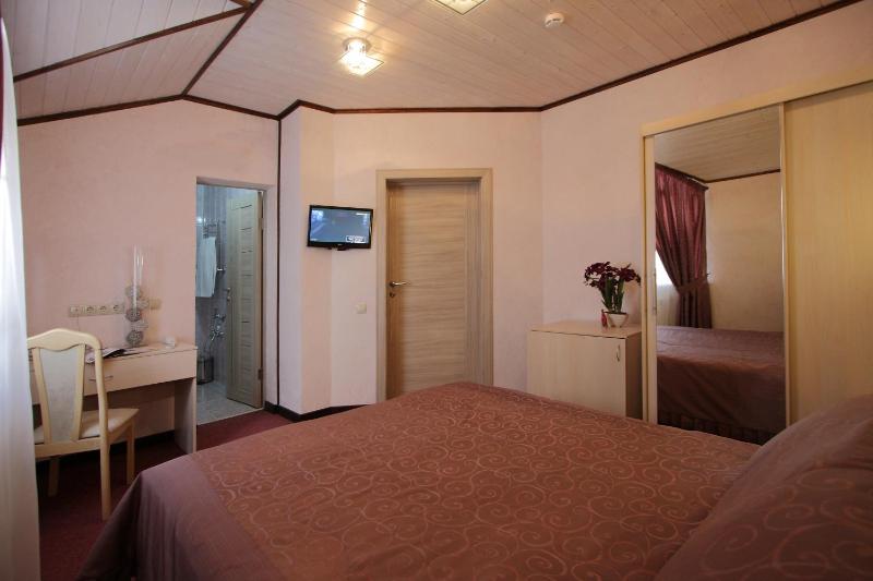 Budget Double Room image 3