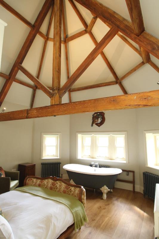 Deluxe Double Room with Bath - No Pets Allowed image 3