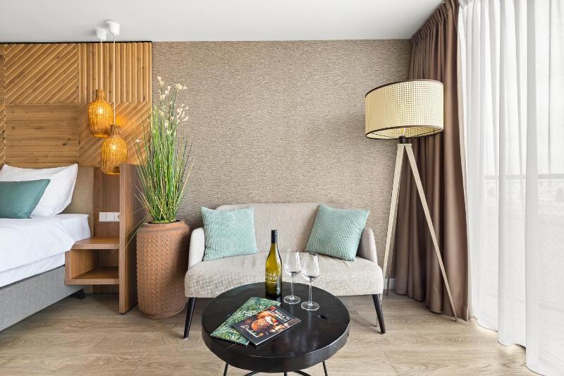Junior Suite with Terrace image 4