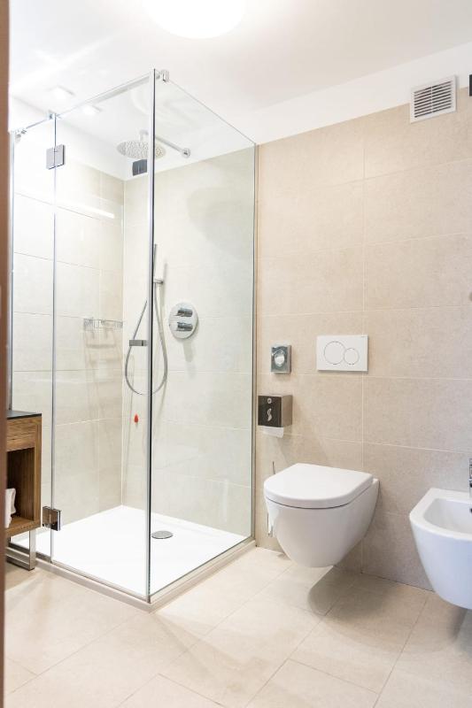 Junior Suite with Balcony image 4