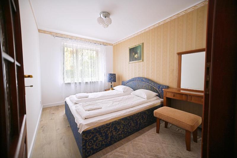 Victus Traditional Apartment with Balcony in Sopot by Noclegi Renters - image 4