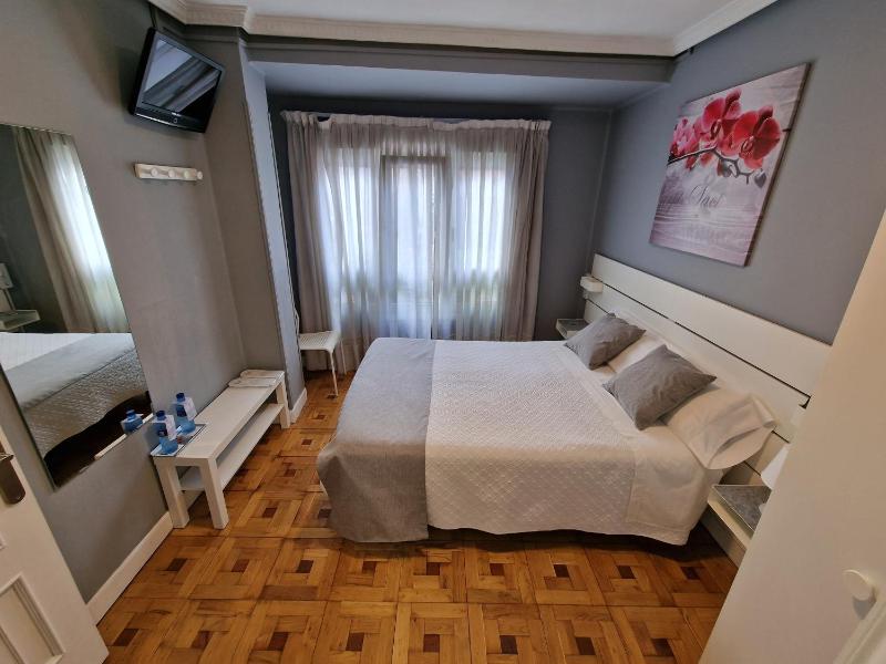 Double Room image 2