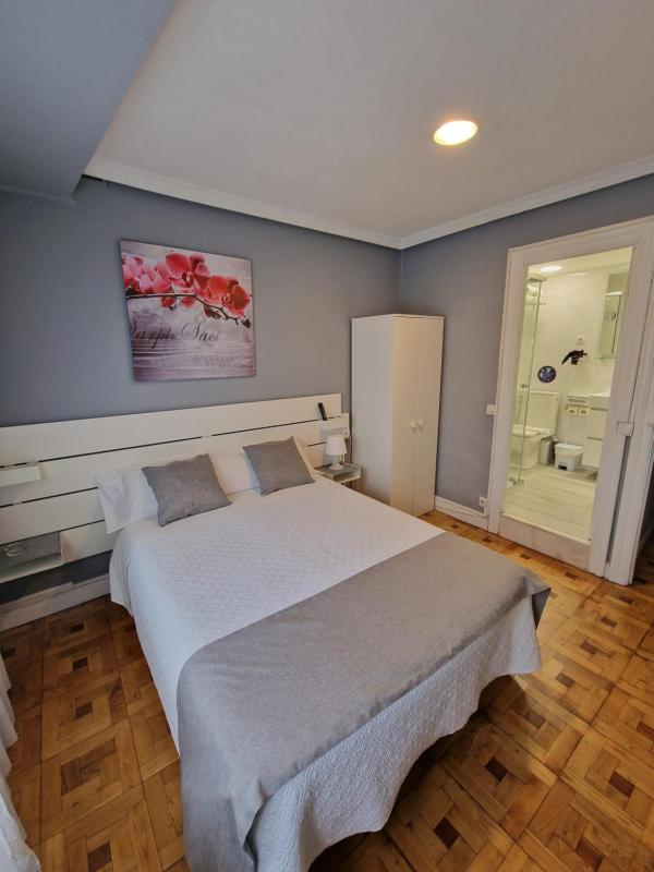 Double Room image 4
