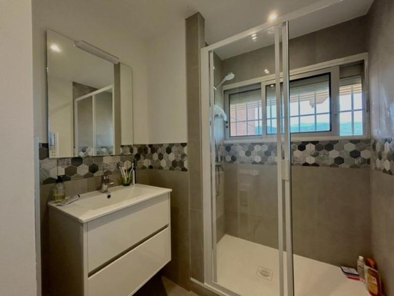 Apartment (6 Adults) image 3