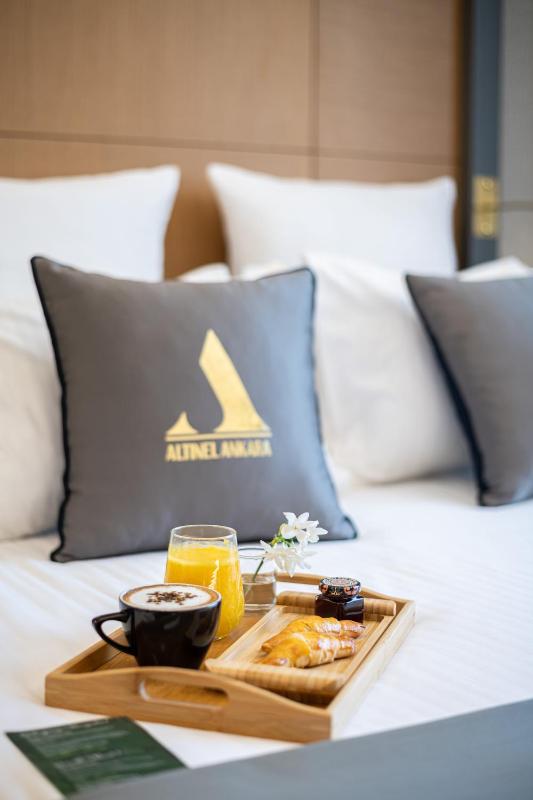 Deluxe Double or Twin Room image 3