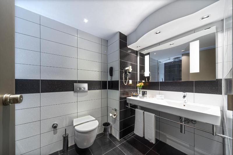 Deluxe Double or Twin Room image 1