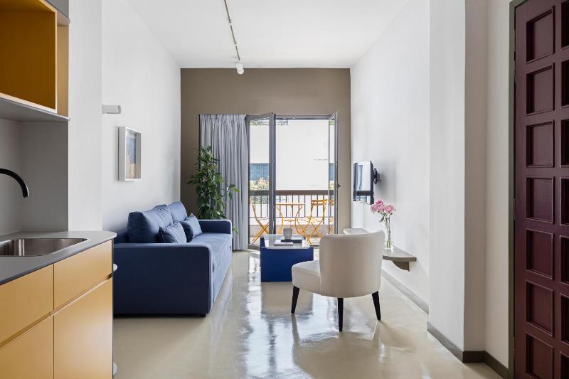One-Bedroom Apartment image 4