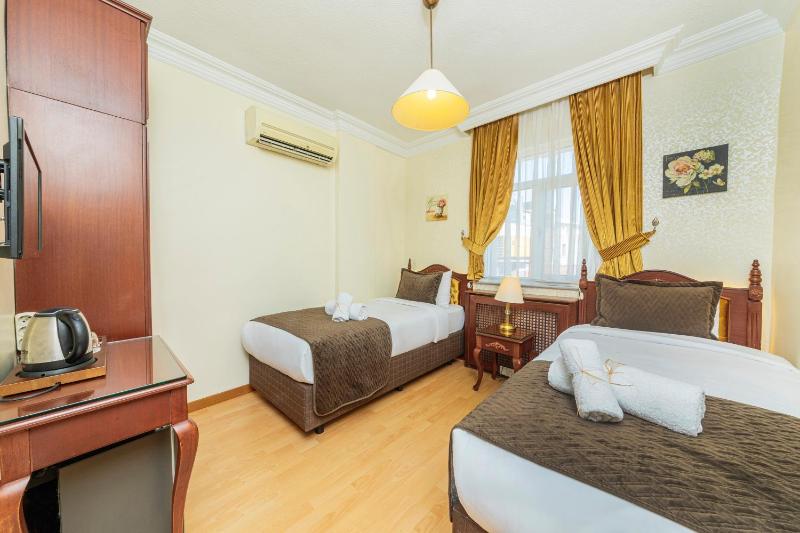 Economy Double Room image 4