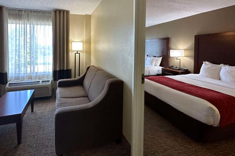 Double Suite with Two Double Beds - Non-Smoking image 4