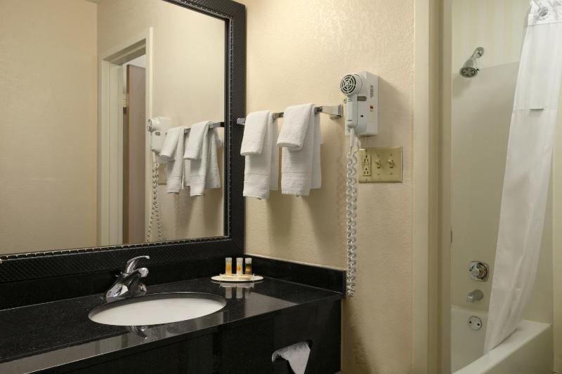 Double Room with Two Double Beds - Non-Smoking image 2
