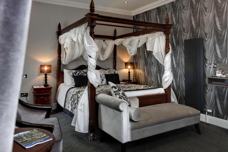 Four Poster Room image 1