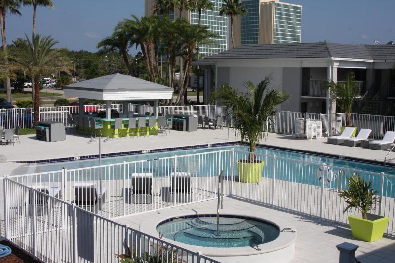 Queen Room with Two Queen Beds - Pool View (No Resort Fee) image 3