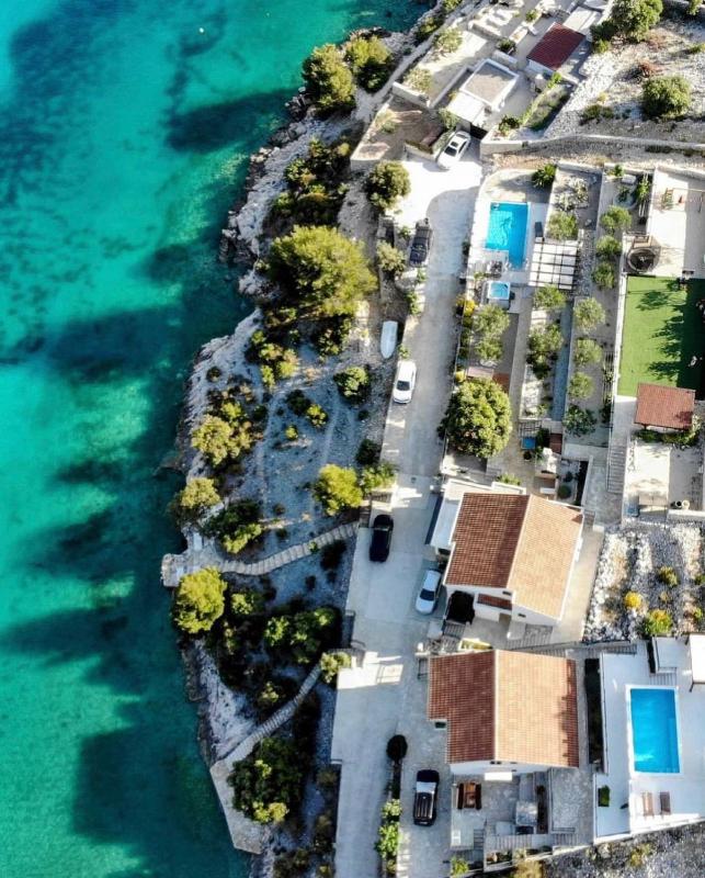 Villa - Beach Front image 3