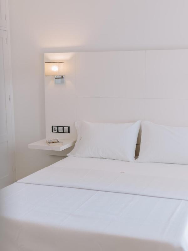 Twin Room with Terrace image 3
