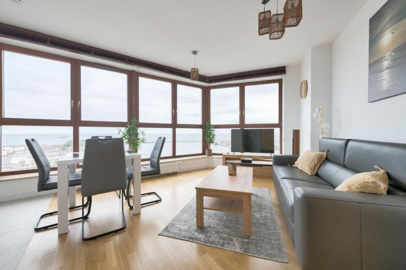 SEA TOWERS Panorama Apartments by Noclegi Renters - image 42