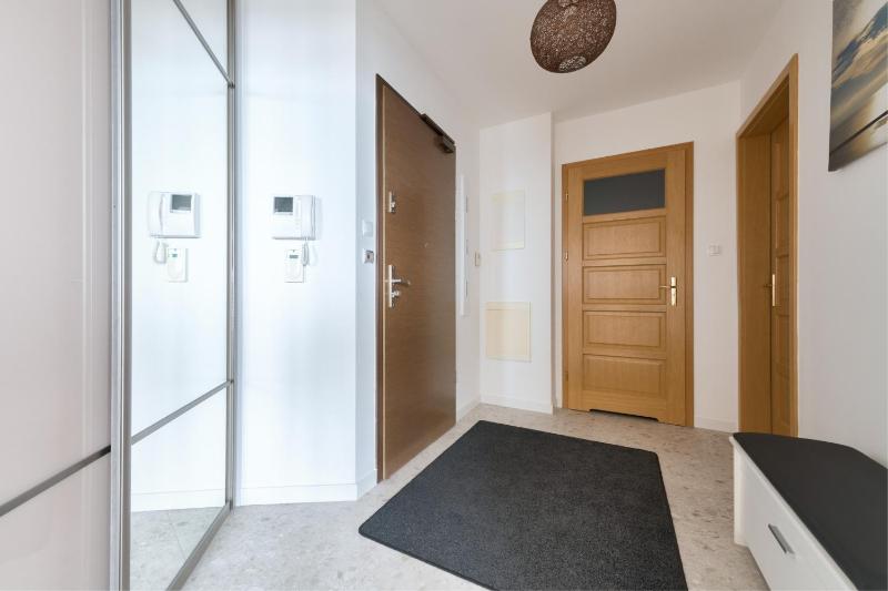SEA TOWERS Panorama Apartments by Noclegi Renters - image 15