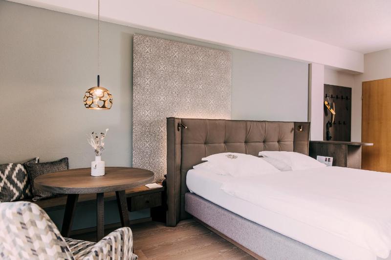 Double Room image 3