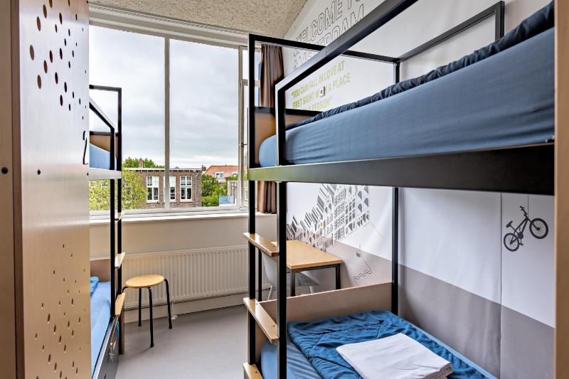 Quadruple Room with Private Bathroom image 4