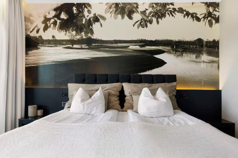 Twin Room with Balcony image 1