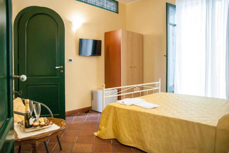 Double Room with Extra Bed image 3