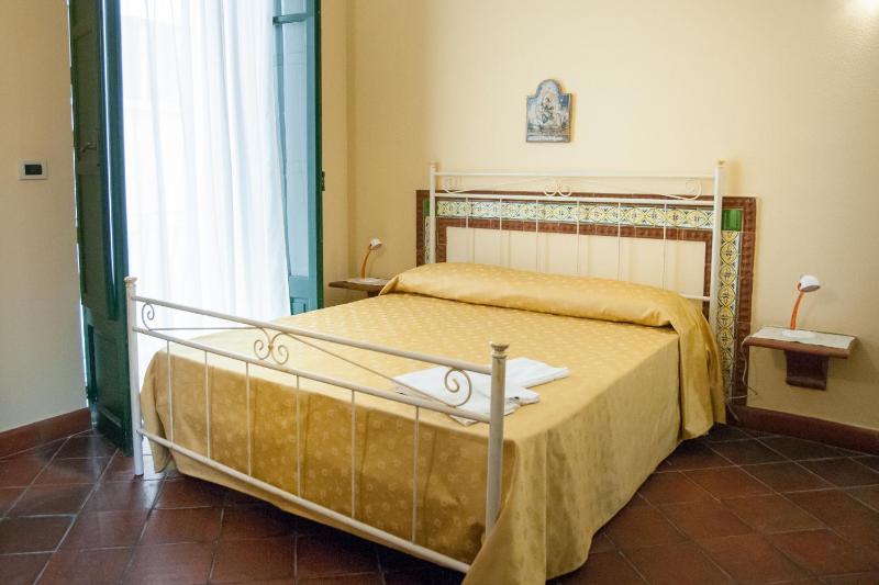 Double Room image 3