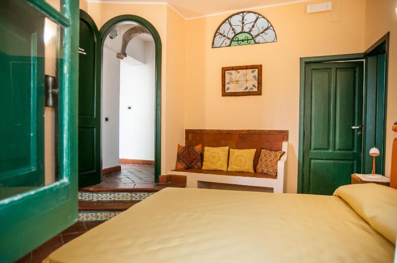 Double Room image 3