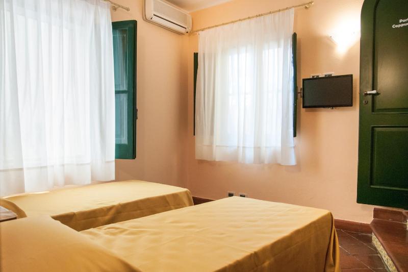 Double Room image 2