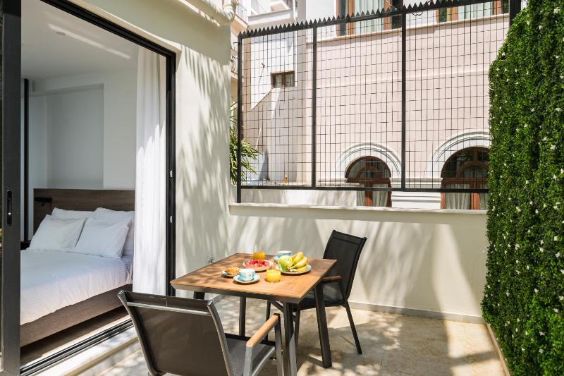 Standard Apartment with Patio image 2