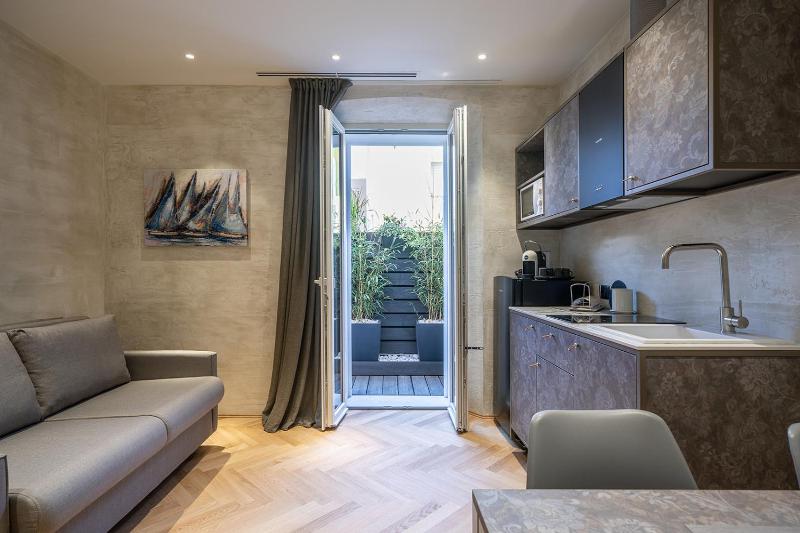 Sea Garden Apartments & Rooms - image 34