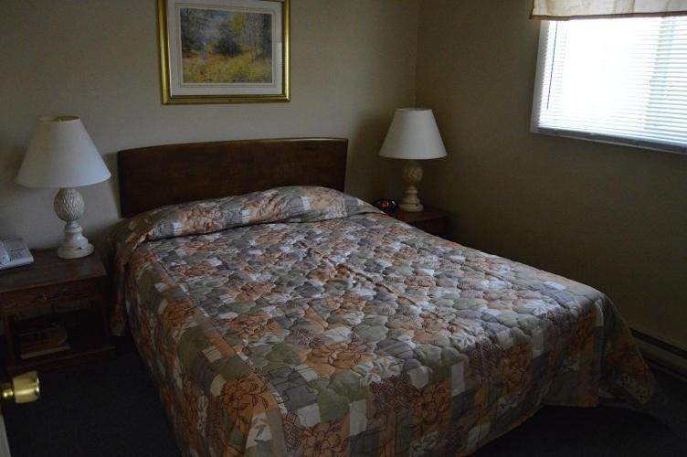Family Room image 3