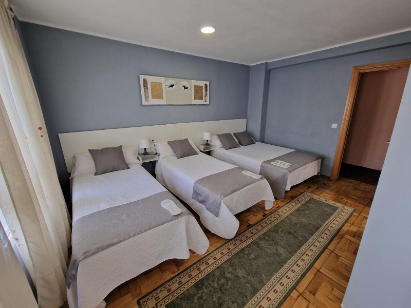 Quadruple Room with Private Bathroom image 2