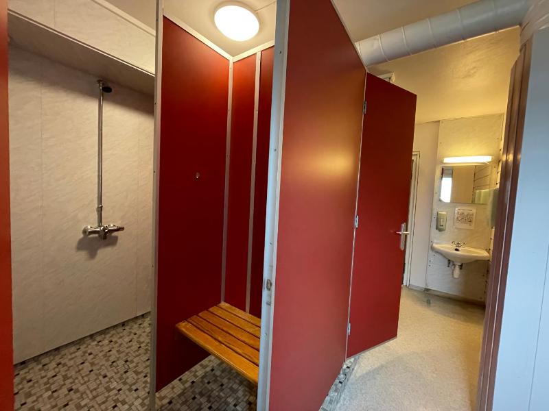 Single Room with Bathroom image 2