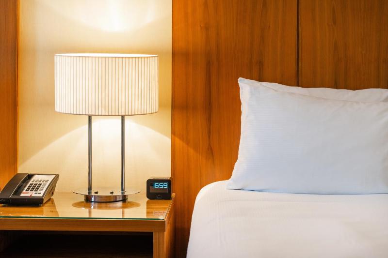 Deluxe Twin Room with Two Double Beds image 1