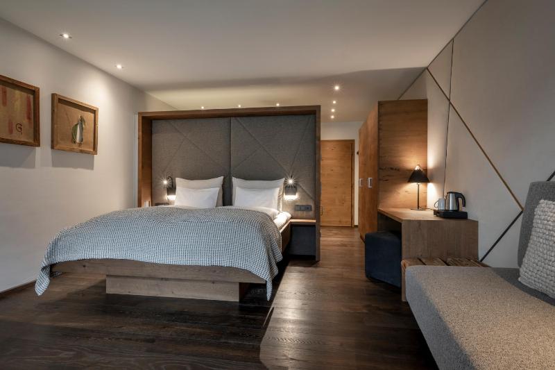 Large Superior Double Room with Balcony image 4